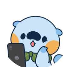 スマホを見るテッコ