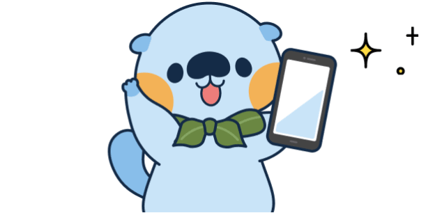 スマートフォンを持って喜ぶテッコ