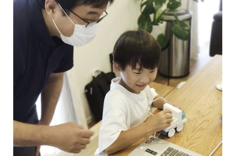 KOOVロボット組立完了の様子