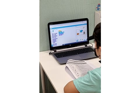 スクラッチを使って、プログラミングに挑戦中！