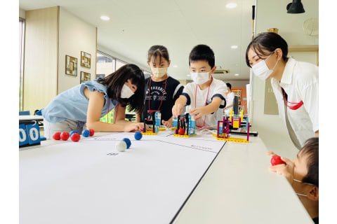 学年・男女問わず、お子様同志で協力し、学習を進めます。