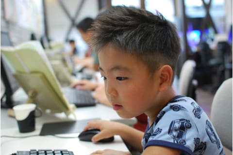 年中です。1時間集中してがんばってます。