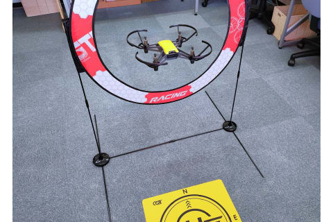 くぐるドローン