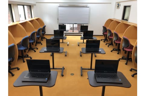 １クラス10名。二人の講師が徹底サポート