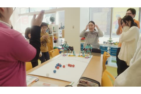 一緒に学習し、ともに協力して臨む試合では、わっと大きな歓声が上がります。