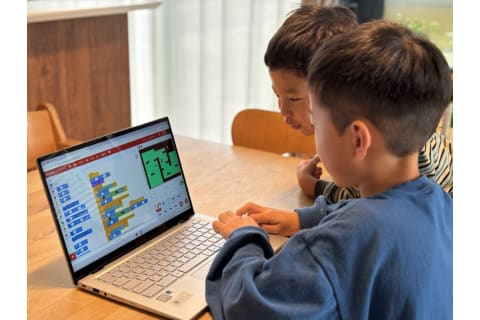 作った作品をお友達に披露！