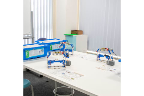 1クラス5名程度の少人数で授業を行っています。