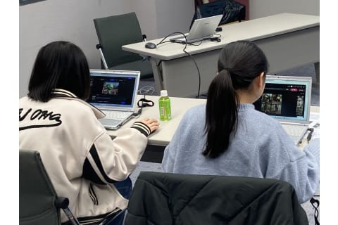 後ろ姿からも真剣さが伝わってきます。