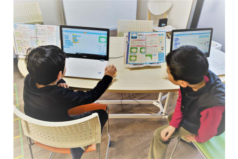 友達とつくったゲームをみせあったり