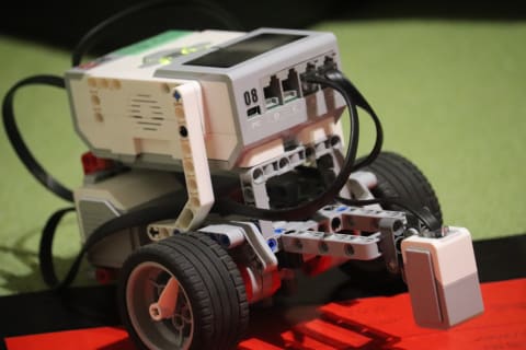 西濃で唯一、東海地方でも数少ないレゴ・マインドストームEV3を使用しています。