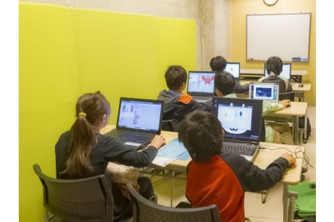 各教室はどこも駅チカ。送迎にも便利です