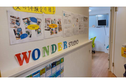 教室廊下、夏の体験会の写真があります