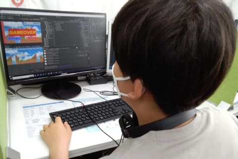 小学生～高校生まで本格的なプログラミングを学ぶことができます。