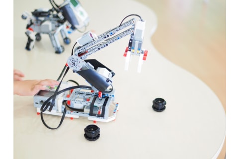 世界標準のロボットプログラミング教材：レゴ® マインドストーム® EV3