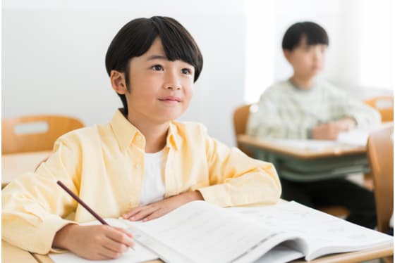 栄光ゼミナールで授業を受ける生徒