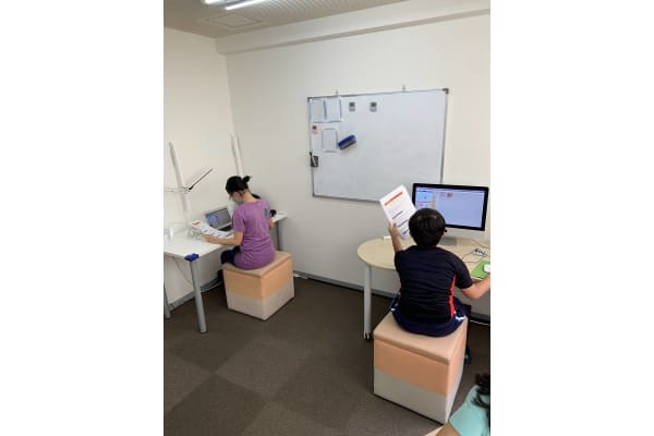 遠方でも、お家からでも大丈夫！ご自宅がそのまま教室になる「オンライン授業」にも対応しています