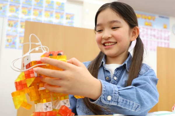 遊びを通じて学び、未来に役立つ5つの力を育てる