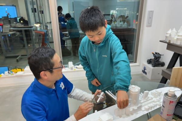 講師はみんなお子様の”ものづくりのパートナー”