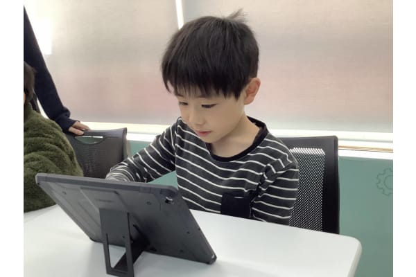 レベルや学習ペースに合わせて一人ひとりに個別最適化されたレッスン