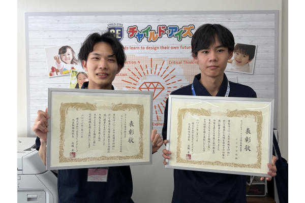 コーチは大学でプログラミングを学んだ大学生・大学院生