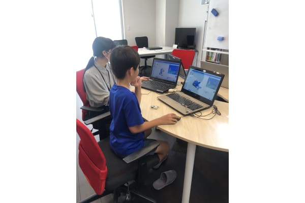 魅力的な教材とスキルアップができるカリキュラムが特色です