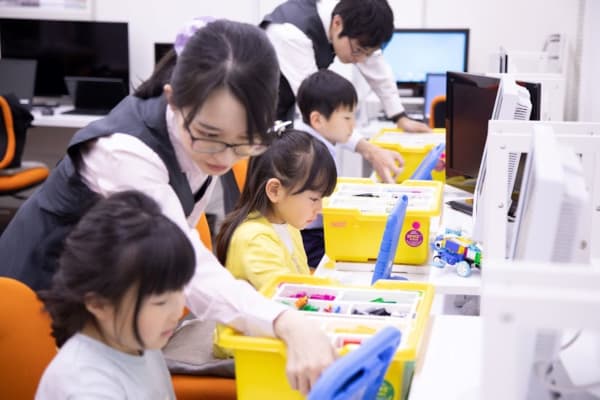 体験型の教材で楽しく学ぶこども向け個別指導のIT学習教室