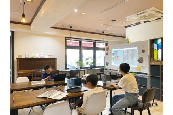 マイクロソフト社のメイクコードを使ったプログラミング教室（マインクラフトで学びます！）