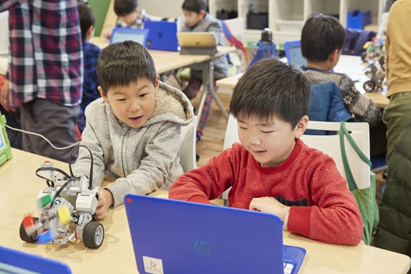 ペアで協力して取り組むことで協調性を育む