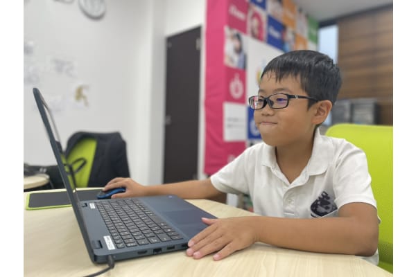 授業内容はScratchからUnity、Pythonまで色々