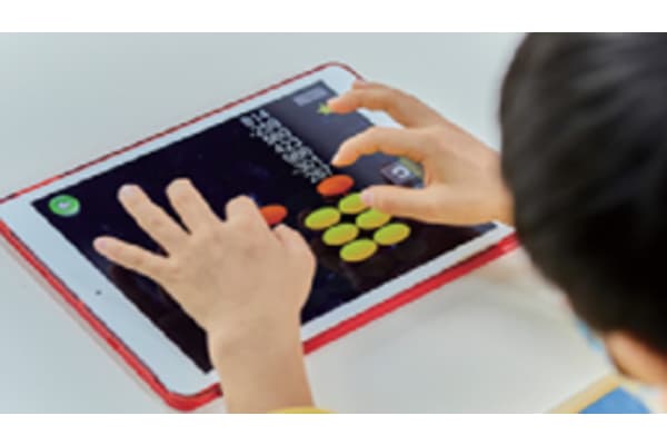 プログラミング以外に、そろタッチのコースも！