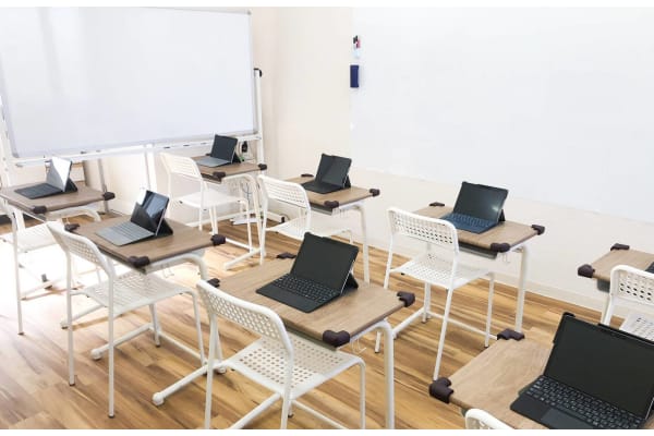 学校帰りのお子様が1人で通いやすく、送り迎えしやすい立地