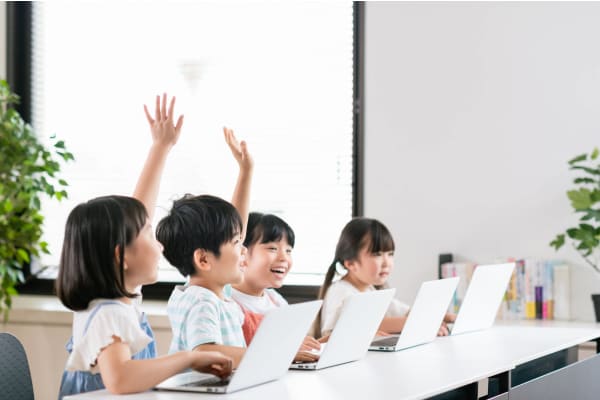 私たちは、子どもたちが 自ら学び、挑戦し、自信を育てる力を身につけられる環境をつくります