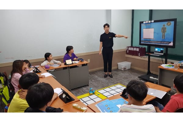 ネイティブ講師が授業を担当！だから活きた英語が身につく！