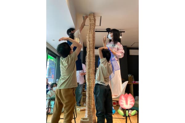 2022年5月に開校したばかりの新しく、おしゃれな教室です。