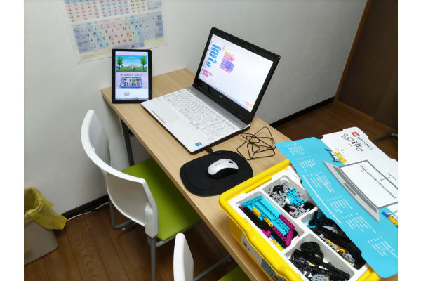 教材は無料レンタル、WEBカメラで授業風景をリアルタイムでチェック！