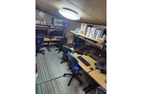 建物は昔ながらの家です