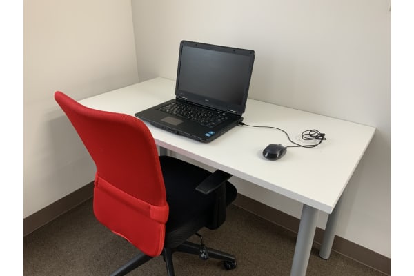 授業時間以外にも自習スペースをいつでも利用可能