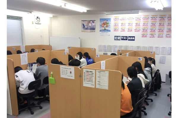 個別授業塾「スクールIE岩沼校」内に併設！自学自習での利用もOK♪