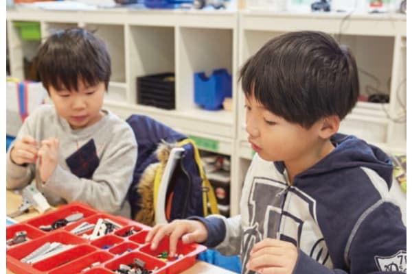 ペアで協力して取り組むことで協調性を育む