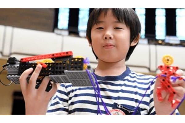 ロボット制作基礎から本格的なロボット技術まで学べるカリキュラム