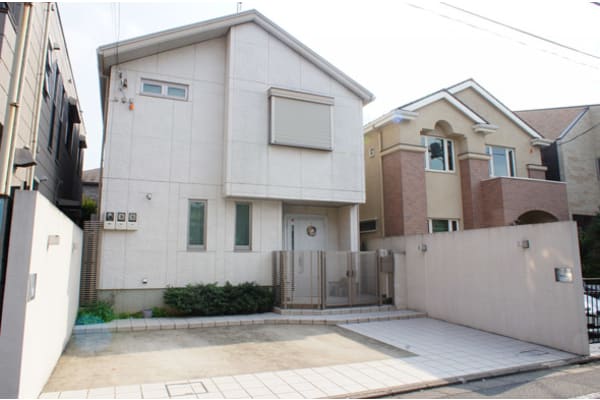 戸建てを利用した施設｜家庭的で落ち着いた雰囲気