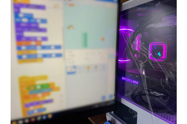 現役プログラマーが監修したオリジナル教材を使用✎
