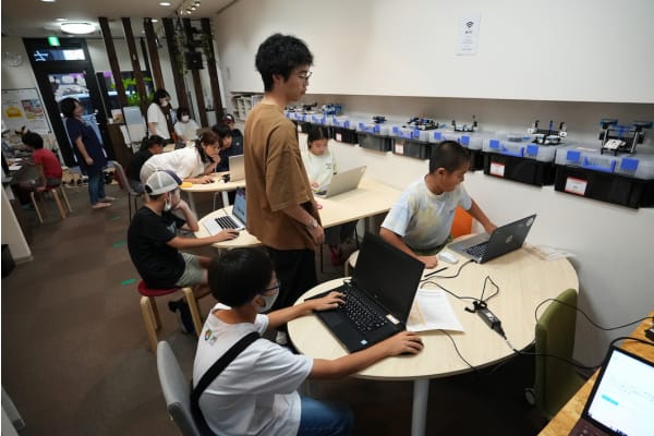 早く来てもOK。お迎えにくる時間まで残ってもOK。