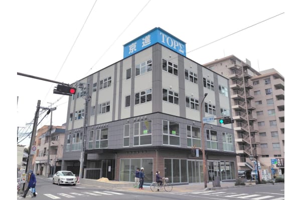 TOPΣの校舎外観