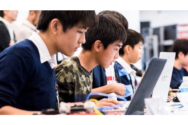 ロボット作りを通して、数学や物理を自然に学習できる