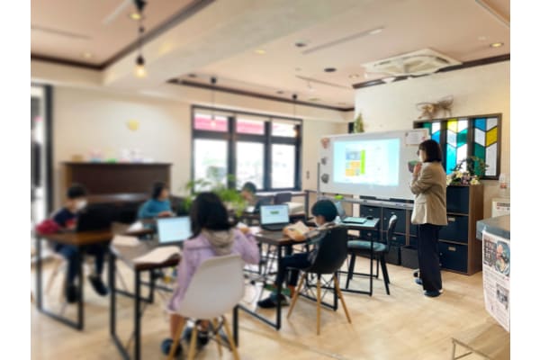 Web制作会社のエンジニアが講師。楽しみながら本格的に学べる！