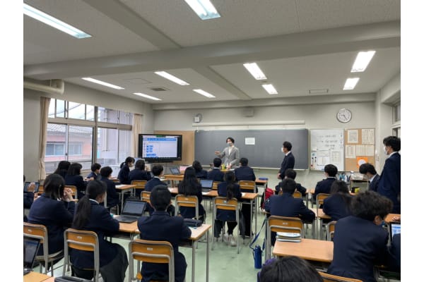 プロクラスキッズのカリキュラムは学校等でも採用されています