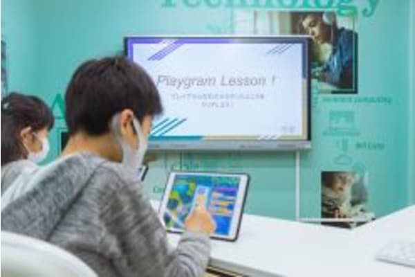 楽しみながらテキストコーディングまで 身に付く 超本格教材「Playgram」