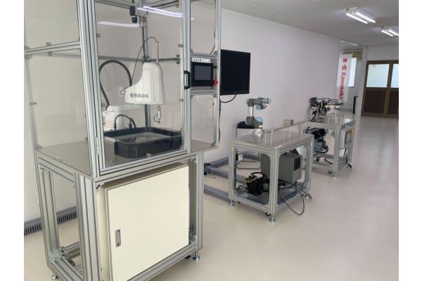 実際の産業用ロボットの動きを見れる！