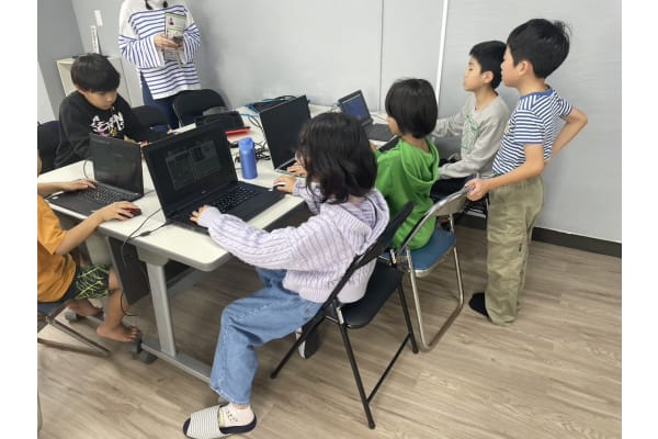 子どもたちみんなで仲良く、相談しあいながら一緒に成長していくことを目指しています